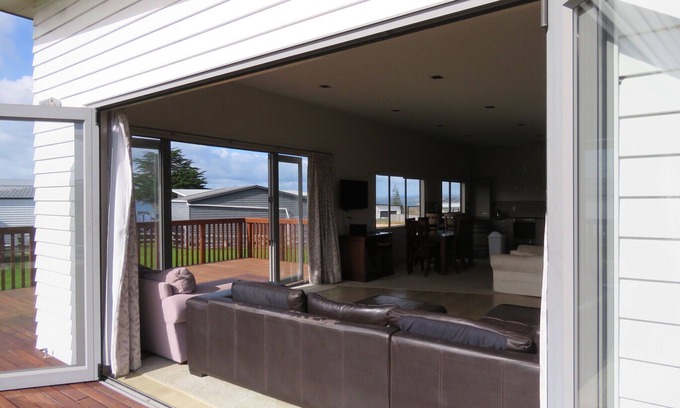 Karkari Peninsula House | Welcoming Beach Retreat with Ocean View & Pet-Friendly Perks