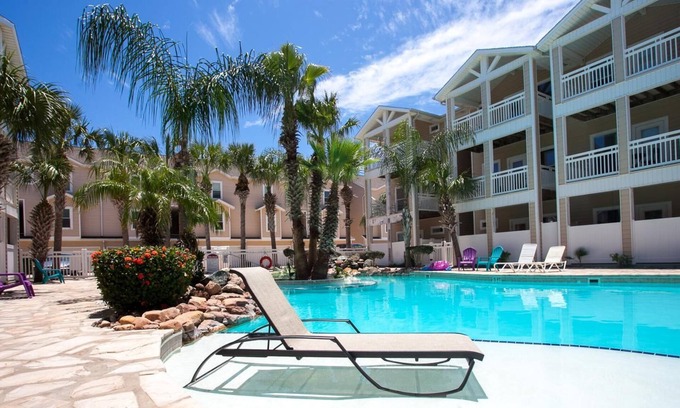 Corpus Christi Condo | Spacious Beach Townhome-Endless Gulf Views