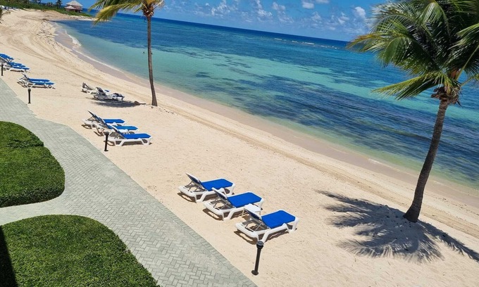 Colliers Bay Apartment | Oceanfront Studio with Kitchen & Kid-Friendly Amenities