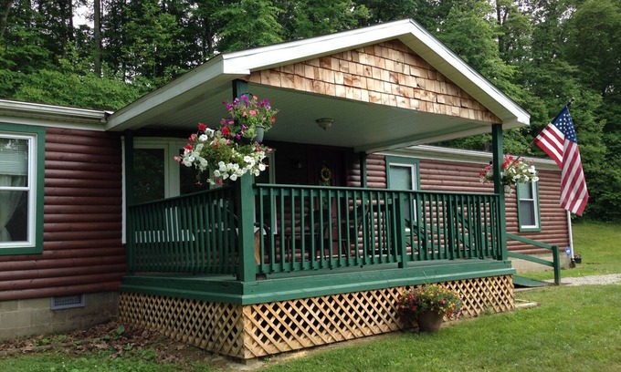 Nelsonville Cabin | Tranquil Bobcat Cabin with Pool, 30 mins from Hocking Hills