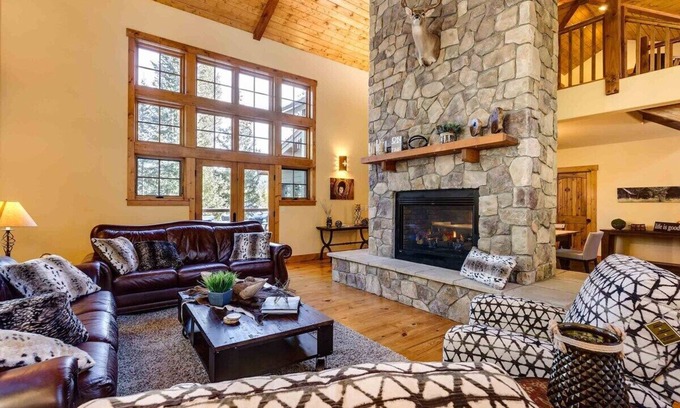 Warrior's Mark House | Perfect Summer Retreat: Walk to Town with Hot Tub & Pool Table
