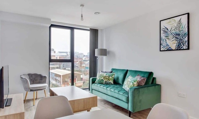 Bordesley Apartment | Modern 1 Bed Flat in Birmingham with Great Amenities