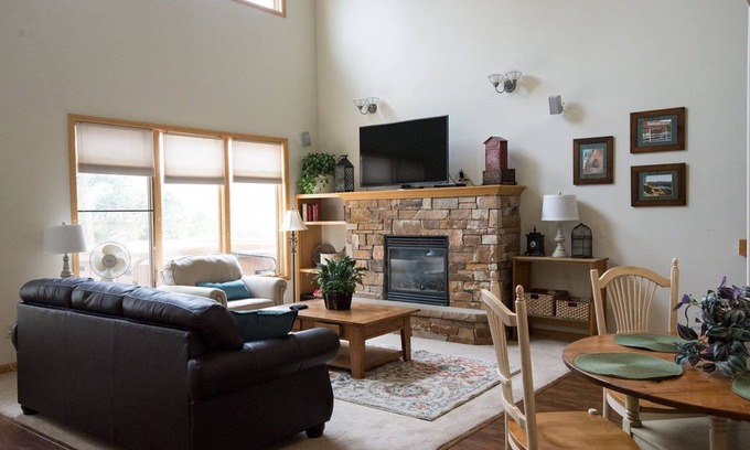 Stanley Hills Condo | Bright Condo with Outdoor Hot Tub and Views of Estes Valley