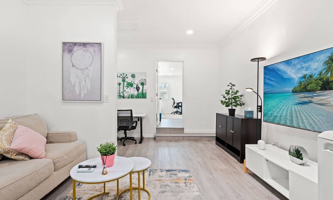 Westmont House | Spacious Bright Home Fully Equipped