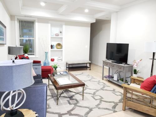 Truxton Circle House | Bright Home in Bloomingdale/ Truxton DC - Guest Rated 9.6