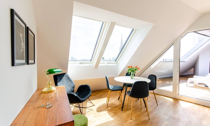Weißgerber Apartment | Bright Retreat by the River with Balcony & Scenic Views