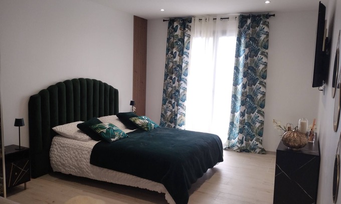 Charly Apartment | Spacious, bright studio with terrace in a quiet residence