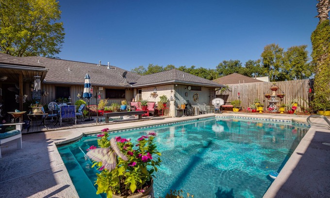 Briarcrest Estates House | Inviting Bryan Vacation Rental with Pool & Family-Friendly Perks
