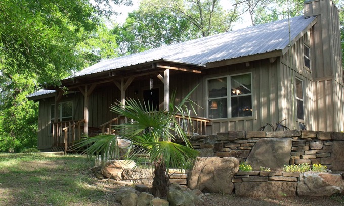 Pearcy Cabin | Relaxing Cabin Retreat on 18 Acres with Spa Services
