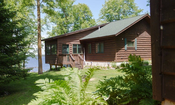 McGregor Cabin | Inviting Cabin on Big Sandy with Pool and Lake View