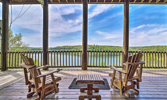 Albany Cabin | Relaxing Cabin Retreat on Dale Hollow Lake with Hot Tub