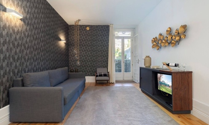 Lordelo do Ouro e Massarelos Apartment | Inviting Apartment with Terrace and Great Amenities