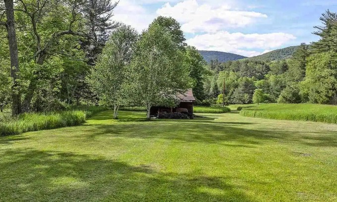 West Kill Cabin | Inviting Catskills Cabin by Stream, Near Hiking & Skiing