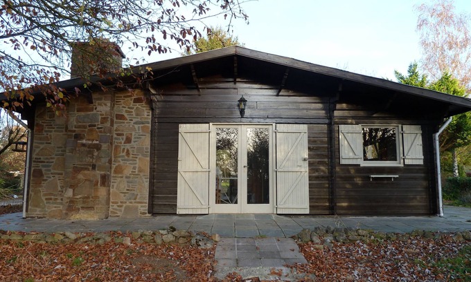 Doische Ski Chalet | Tranquil Chalet Retreat Near Couvin and Givet with Pool