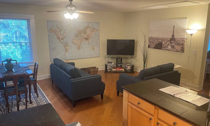 Historic Hyde Park North Cottage | Charming Hyde Park Cottage with Spa and Family Amenities