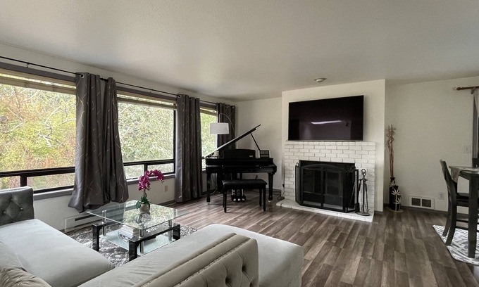 North City House | Modern 5-BR Home with Pool & Breakfast - Pet Friendly Stay