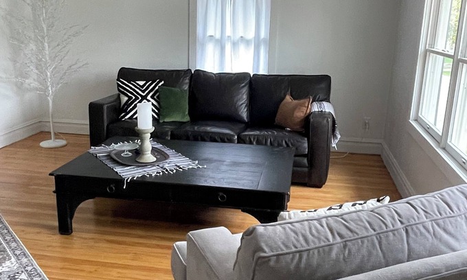 St. Charles House | Spacious Chic 3-BDR Apartment in charming St. Charles for you to Create Memories