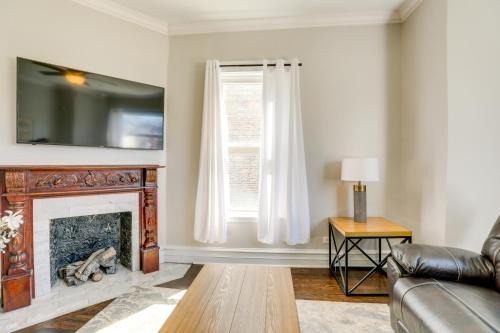 South Austin Apartment | Family-Friendly Chicago Condo with Deck Near Downtown