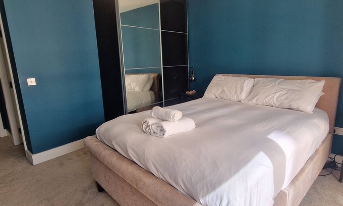 Portobello Apartment | Prime City Centre Apartment with Kitchen & Wheelchair Access