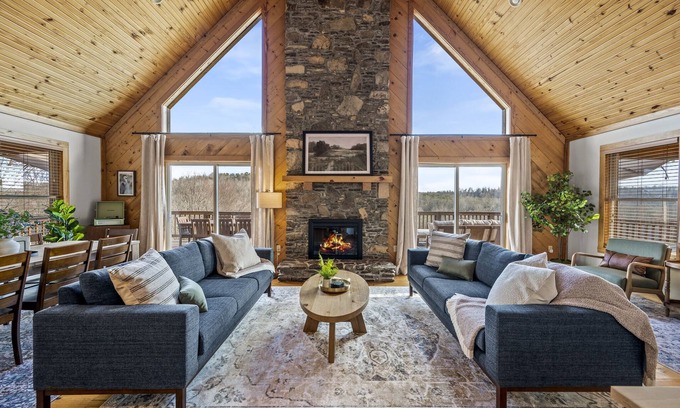 Mammoth Cave House | Ideal Fall Retreat near Mammoth Cave with Lake Views!