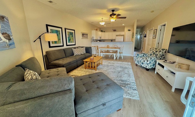 Long Beach Condo | Family-Friendly Condo with Pool & Spa - Rated 10/10!