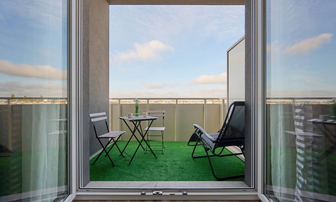Psie Pole Apartment | Bright & Colorful Apartment with Great Amenities Await