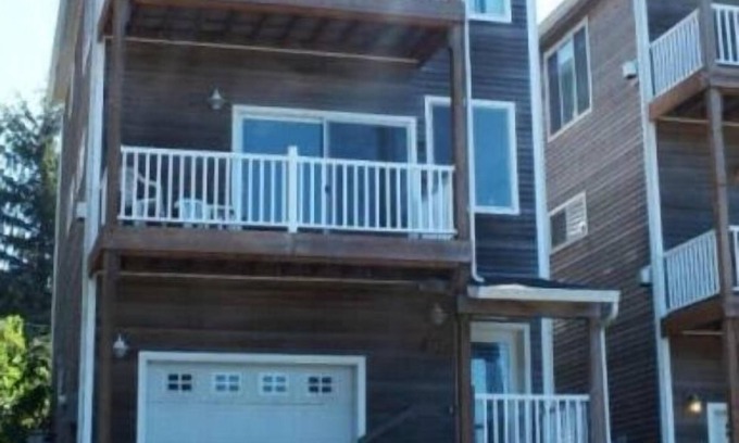 Oceanside House | Contemporary Beach Home with Ocean View & Pool - Rated 9.6