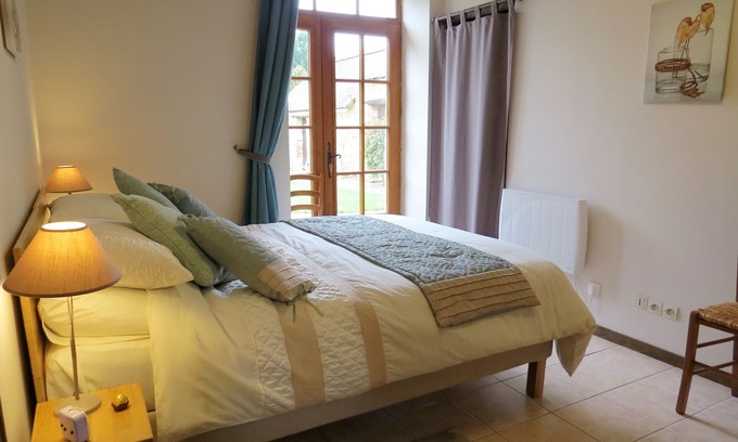 Mouliherne Cottage | Spacious, comfortable 4 star 3-bedroom dog-friendly gite in woodland location