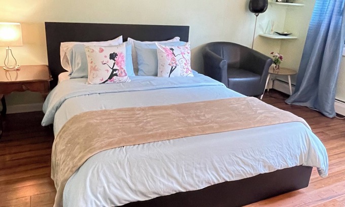 Middletown Apartment | Comfortable Rooms Steps from the Beach & Newport Attractions