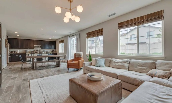 Reno House | Exceptional Location with Royal Beds & Family-Friendly Amenities
