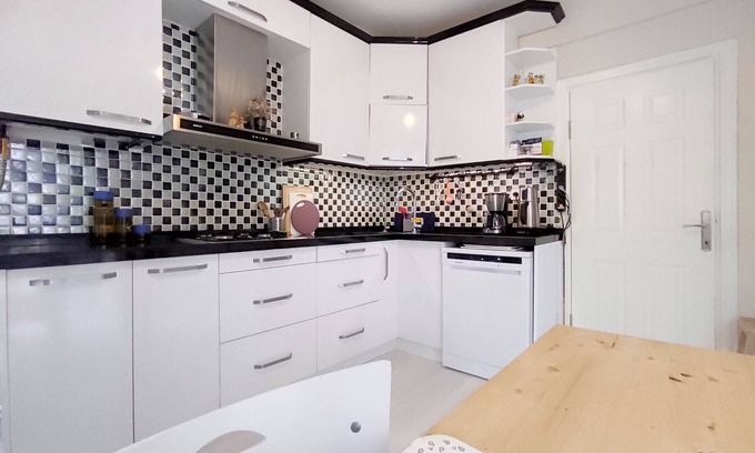 Buyukcekmece Apartment | Cozy Apartment in Buyukcekmece with Family-Friendly Amenities