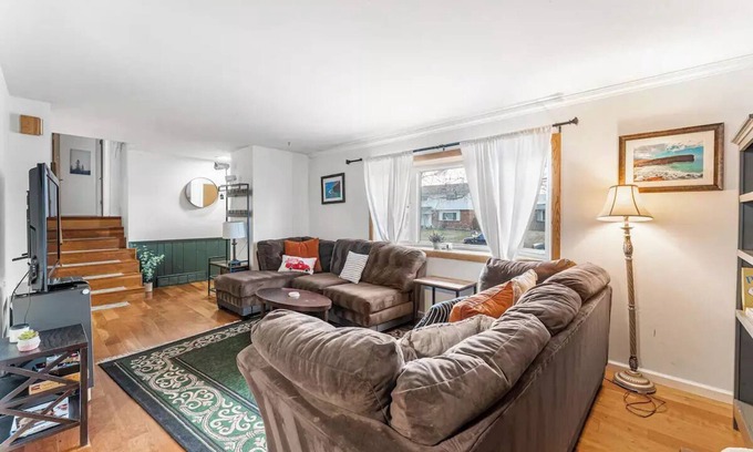 Longmont House | Cozy Retreat Near Attractions with Family-Friendly Amenities