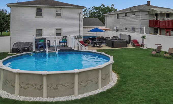 Cheektowaga Apartment | Inviting Home near Buffalo, Bills & Niagara Falls with Pool
