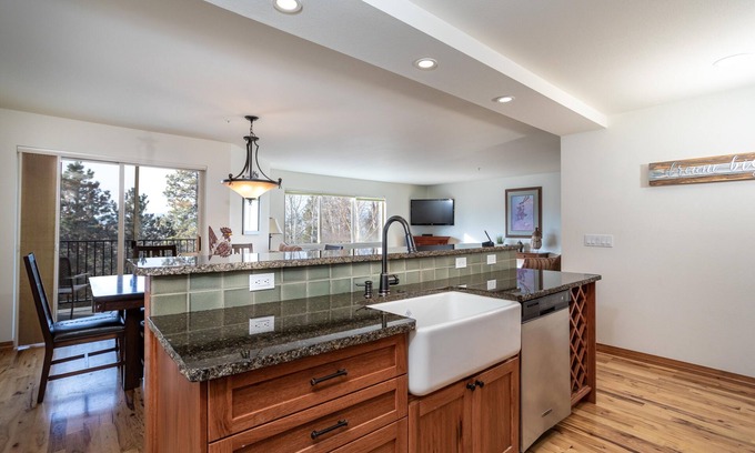 Bigfork Condo | Modern Condo at Flathead Lake with Private Balcony & Views