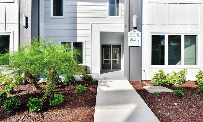 Reunion Hotel | Elegant Condo with Resort Amenities Minutes from Disney
