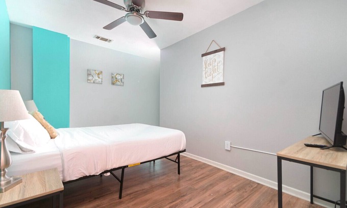 Denver Heights Apartment | Convenient Condo Near ATT with Pet-Friendly Amenities