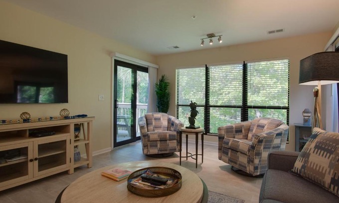 Palmetto Dunes Apartment | Elegant Condo with Pool in the Heart of Hilton Head