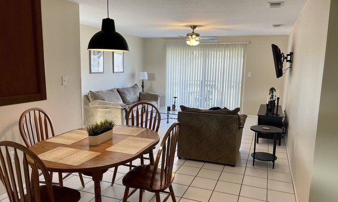 Largo Condo | Relaxing Condo with Pool Near Beaches & Perfect Reviews