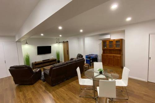 Kingston Apartment | Modern Retreat with Scenic Views & Family-Friendly Amenities