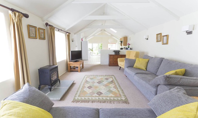 Saint Erth Praze House | Inviting Converted Barn Near Hayle and St. Ives with Ocean View
