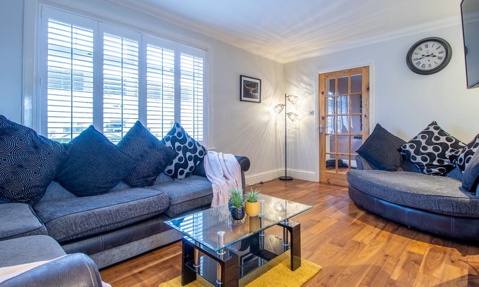 Coatbridge House | Cozy Home with Kitchen Amenities Near Glasgow