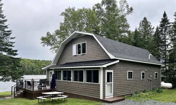 Stockholm House | Spacious Cottage at Madawaska Lake