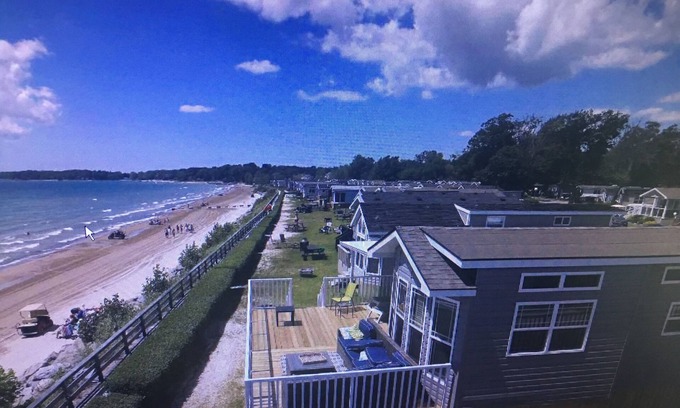 Sherkston Cottage | Guest Rated 9.8: Oceanfront Cottage at Sherkston Shores