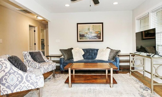 Huntersville House | Family-Friendly Cottage Near Scenic Lakes with Pet Access