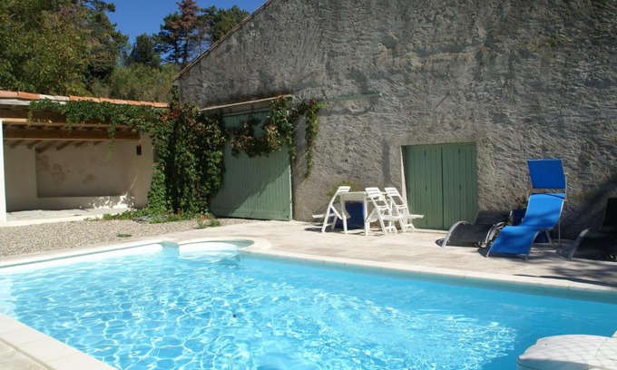 Gaja-et-Villedieu House | Inviting Cottage on Vineyard with Pool in Gaja-et-Villedieu