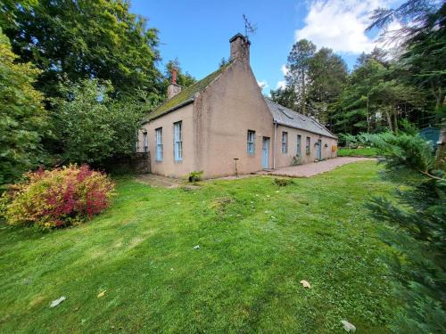Insch House | Charming Cottage Nestled in a Scottish Castle Grounds