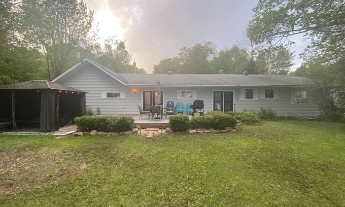 Algoma District Cottage | Charming Lakefront Cottage with Beach, Fire Pit & Kayaks