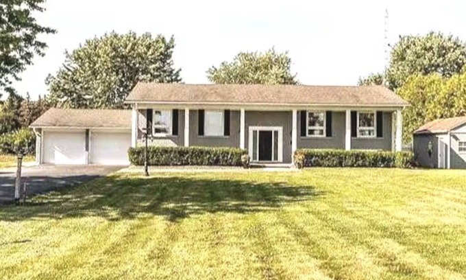 Halton Regional Municipality House | Spacious cottage retreat minutes from popular trails, restaurants and shopping.