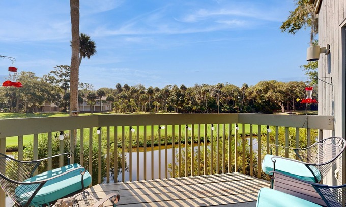 Ocean Ridge Cottage | Tranquil Pet-Friendly Condo with Decks and Gym Access