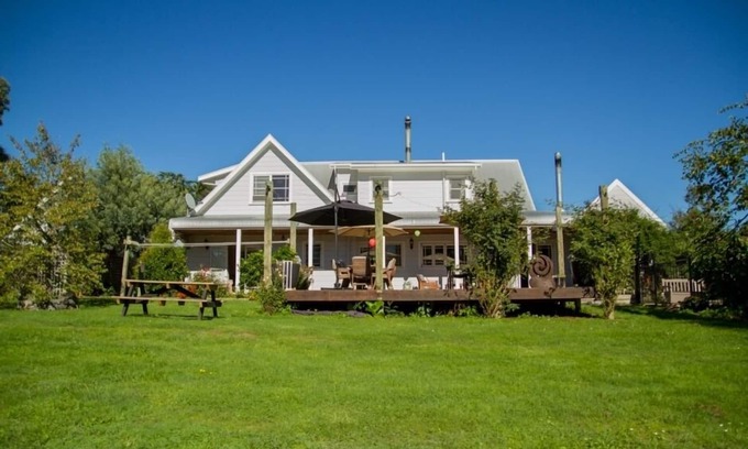 Martinborough House | Inviting Country Home for Memorable Family Gatherings